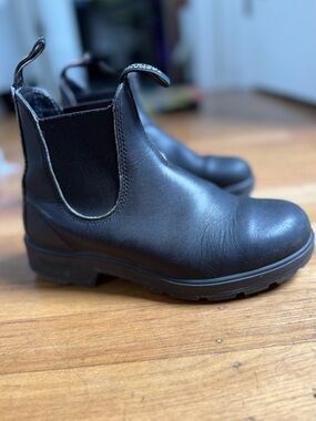 Blundstone Black Leather Chelsea Boots